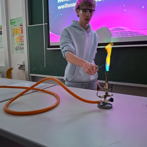 Chemie-Experiment mit dem Bunsenbrenner